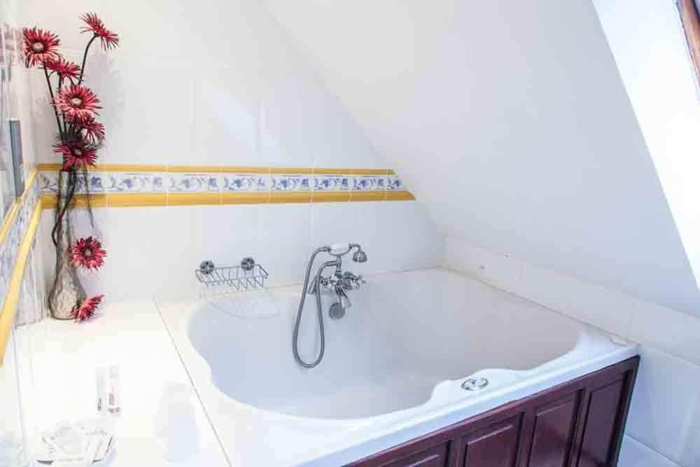 Little Red Rooster Rest Hotel Tenby Phòng bức ảnh