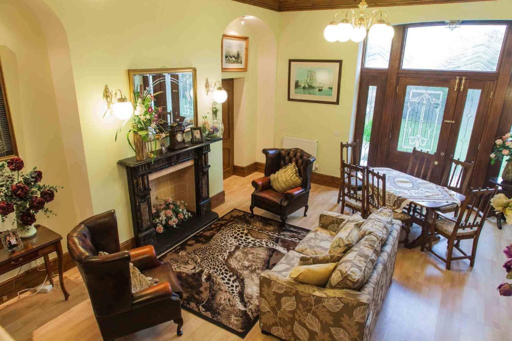 Little Red Rooster Rest Hotel Tenby Ngoại thất bức ảnh