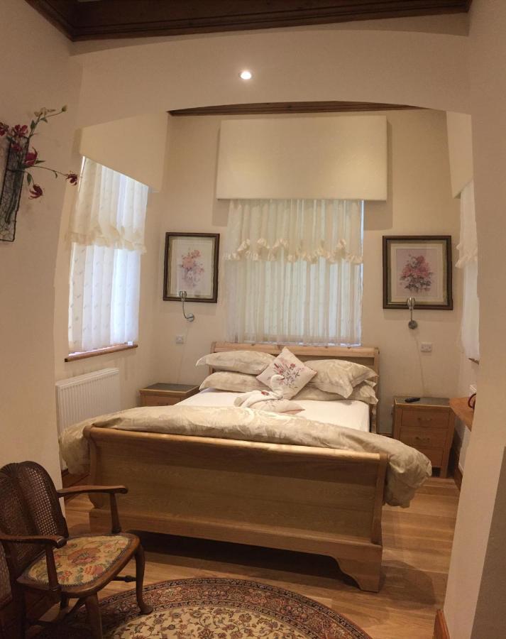 Little Red Rooster Rest Hotel Tenby Ngoại thất bức ảnh